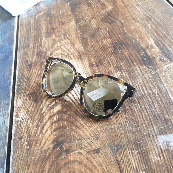 Charming Charlie Accessories - Charming Charlie NWT Cateye Sunglasses Tortoise